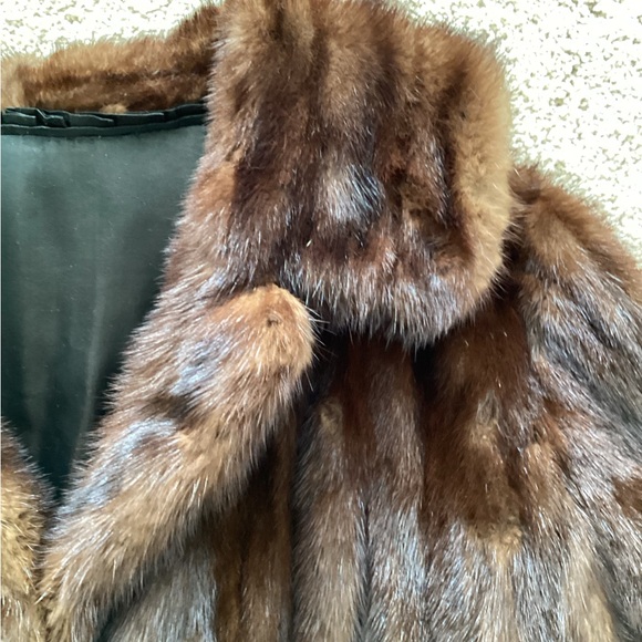 WOMEN’S KNEE LENGTH MINK COAT - Picture 6 of 8
